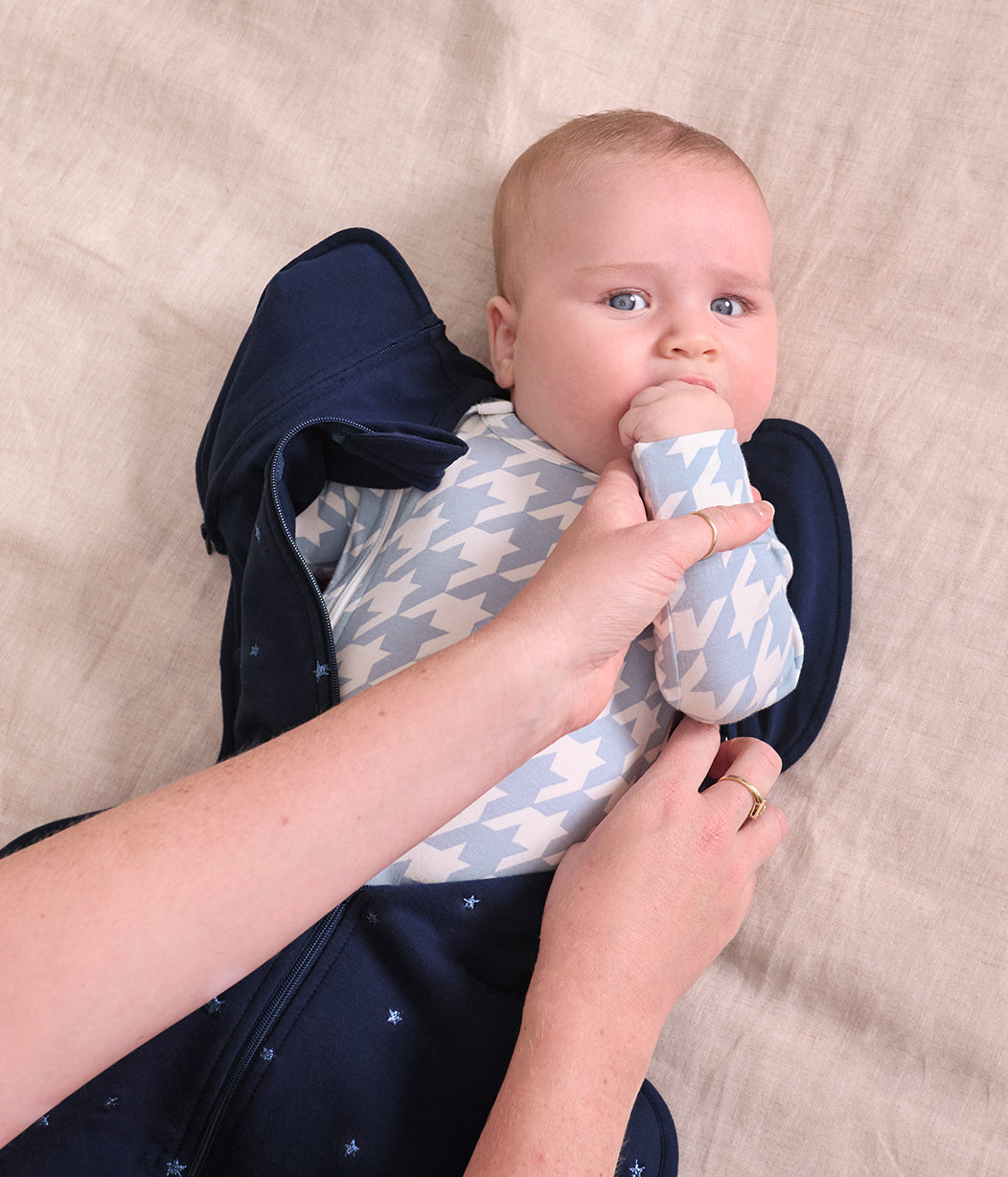 Swaddle Up™ 2-in-1 Transition Bag 1.5 TOG Cotton Fleece Navy Twinkle Embroidery